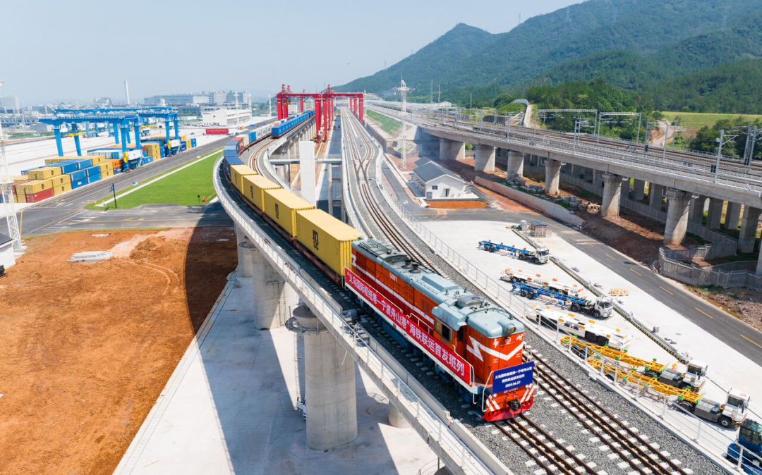 宁波舟山港海铁联运创里程碑，年业务量初次突破200万标箱