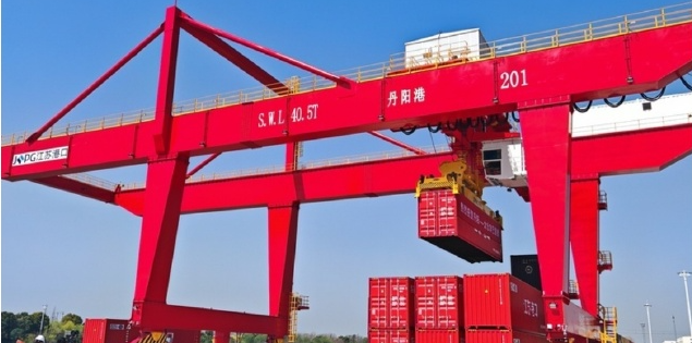 丹阳港，镇江最大的内河集装箱船埠