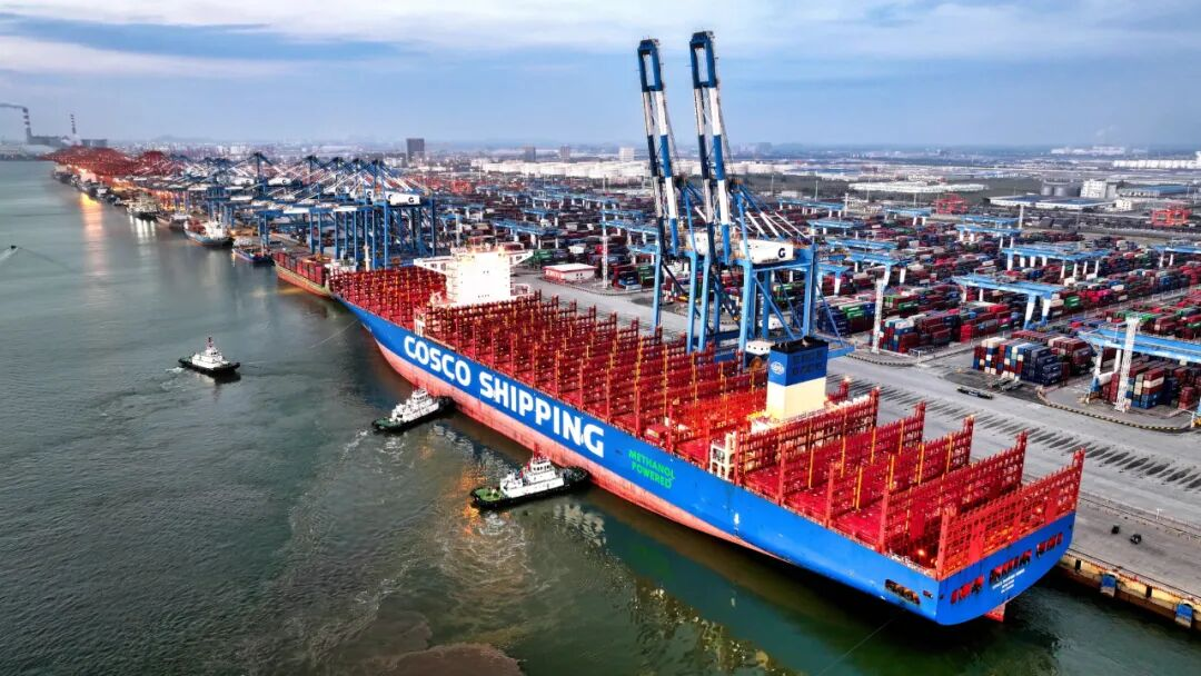 北部湾港成功靠泊20万吨级巨轮，超大型船舶实现常态化通航！